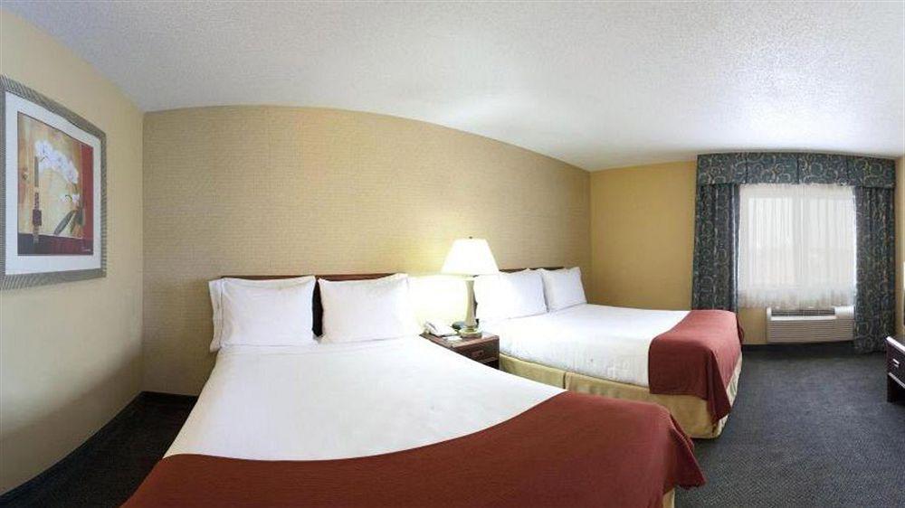 Holiday Inn Express Hotel Fort Campbell-Oak Grove By Ihg Exterior foto