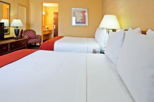 Holiday Inn Express Hotel Fort Campbell-Oak Grove By Ihg Habitación foto