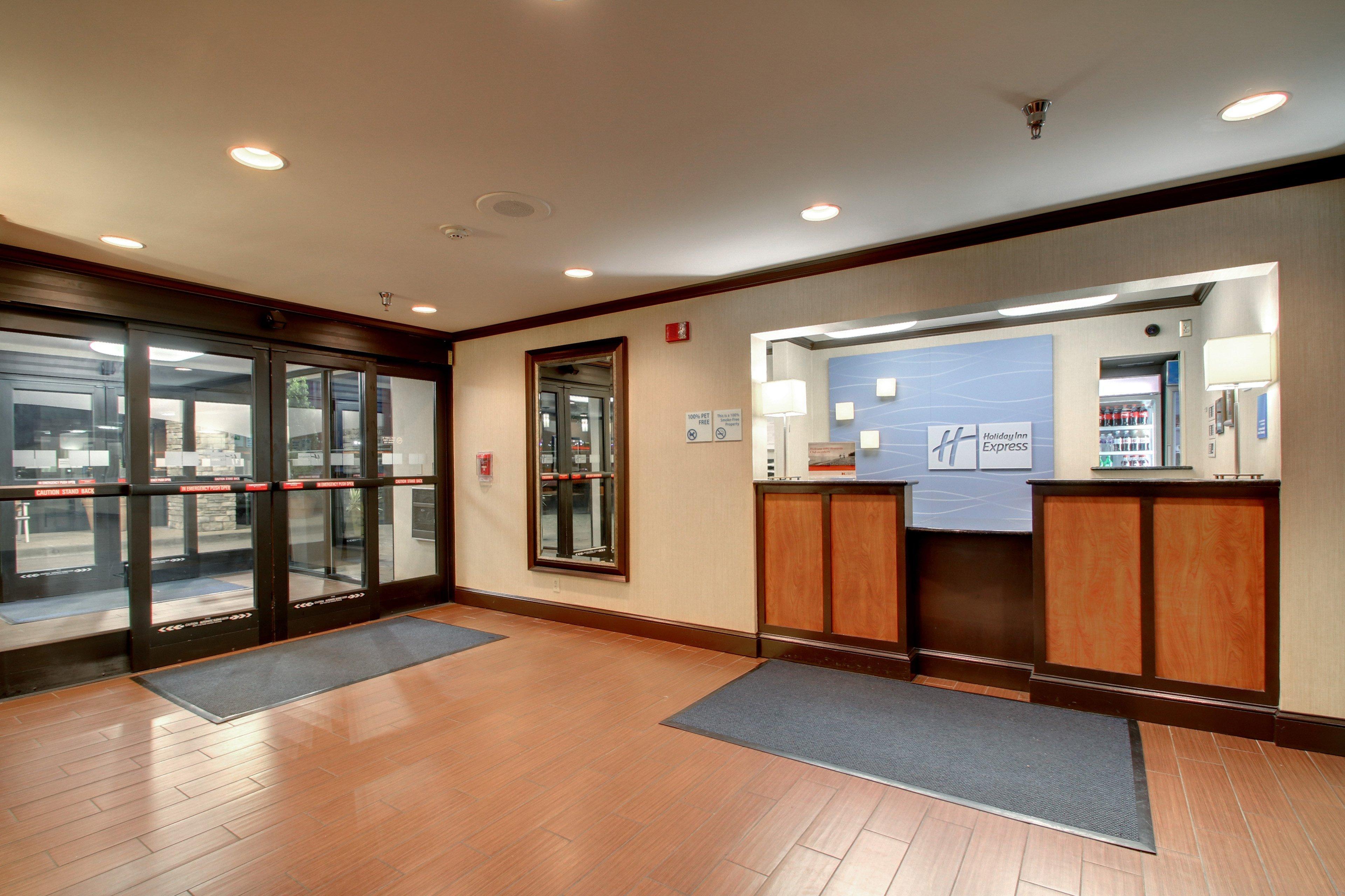 Holiday Inn Express Hotel Fort Campbell-Oak Grove By Ihg Exterior foto
