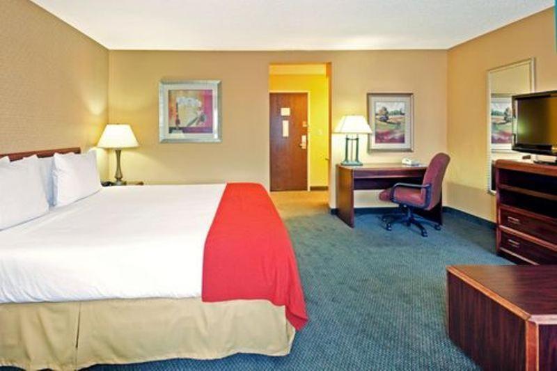 Holiday Inn Express Hotel Fort Campbell-Oak Grove By Ihg Habitación foto